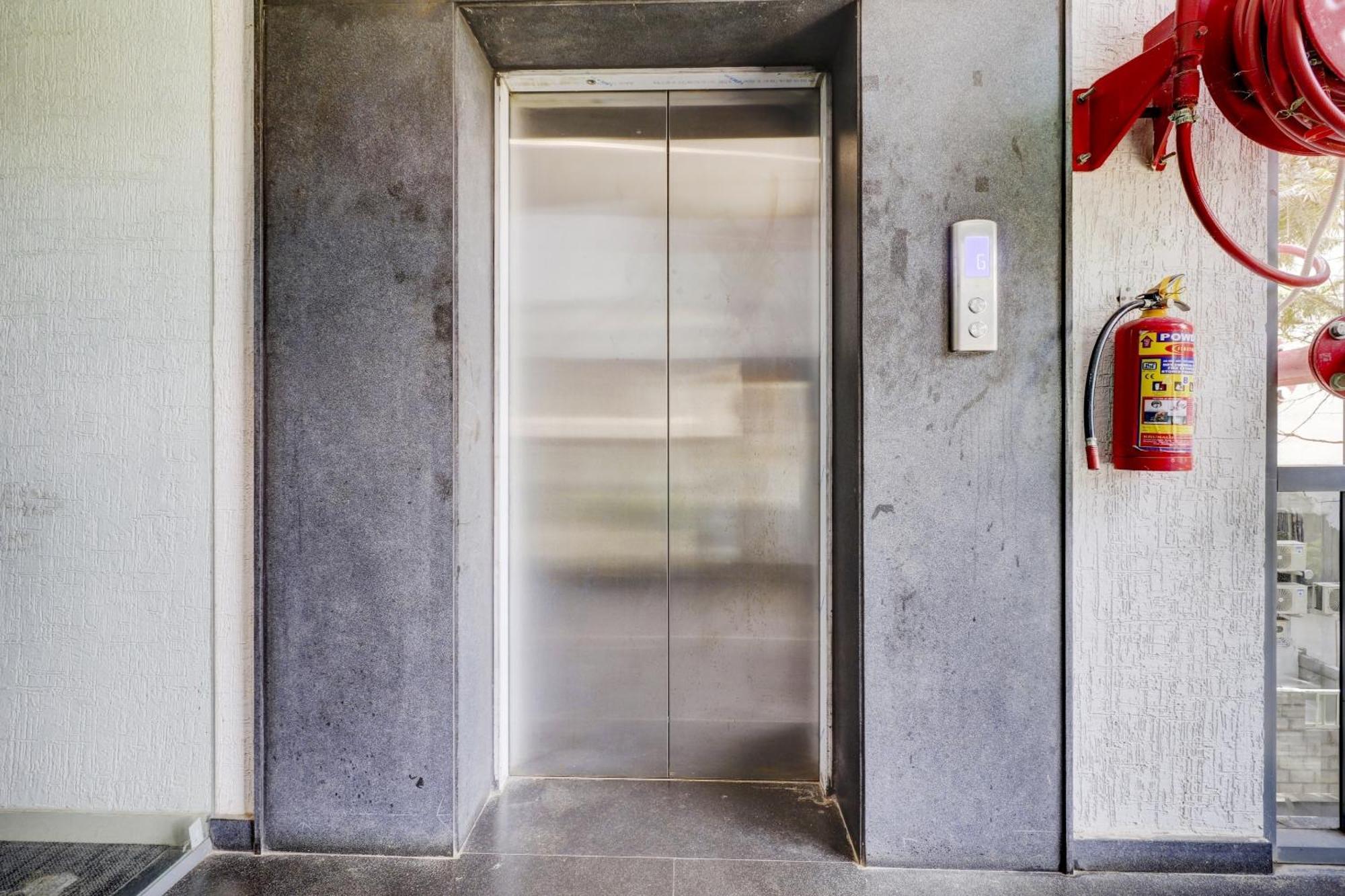 Super Sleek Townhouse Galexia Hotel And Resorts バンガロール エクステリア 写真